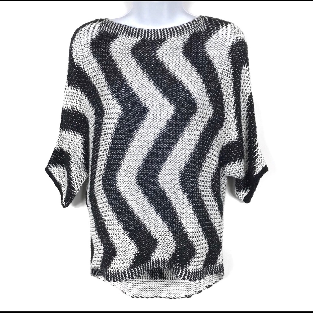 Hannah Black & White Zig Zag Sweater